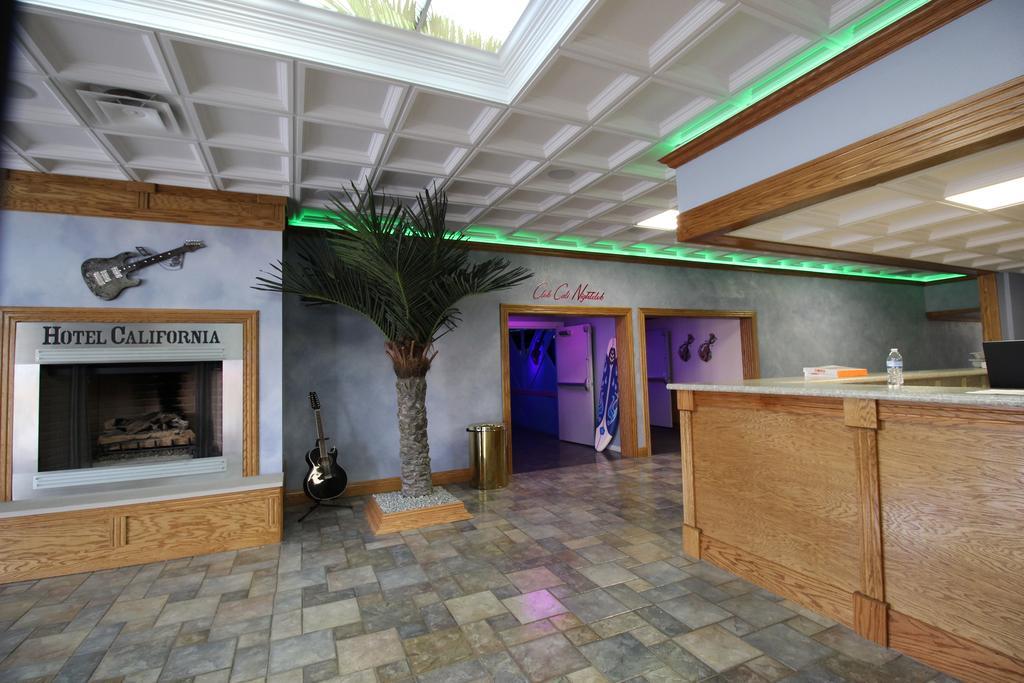 California Palms Hotel And Suites Austintown Dış mekan fotoğraf