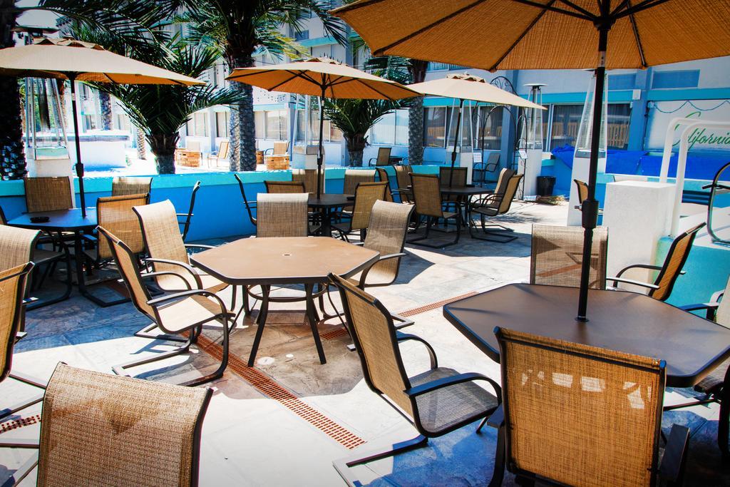 California Palms Hotel And Suites Austintown Dış mekan fotoğraf
