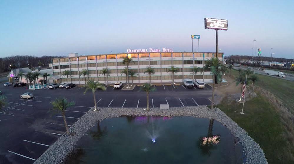 California Palms Hotel And Suites Austintown Dış mekan fotoğraf